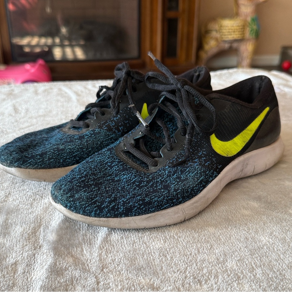 Nike Flex Contact Sneakers, size 7.5